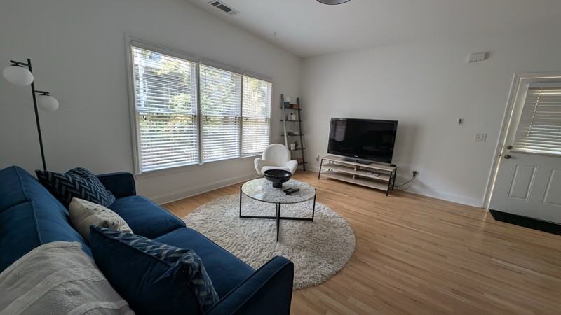 560 Morgan St Ne #B - Photo 4 of 15