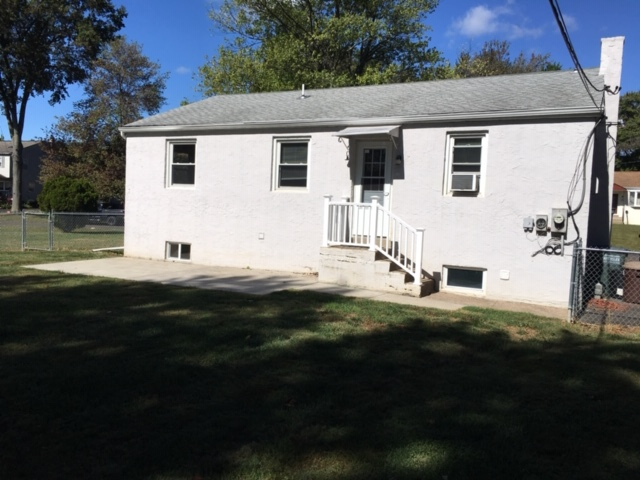 2037 Terrace Dr - Photo 2 of 20