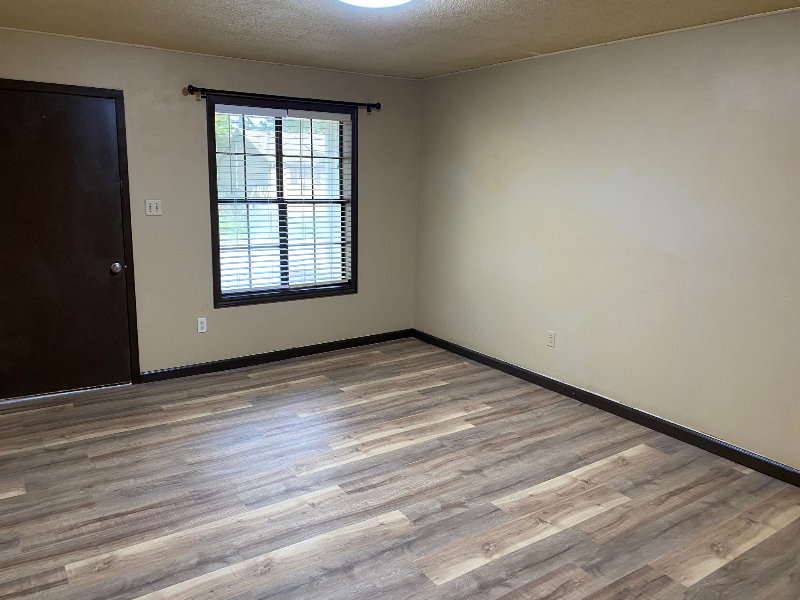 806 Rector Rd - Photo 4 of 12