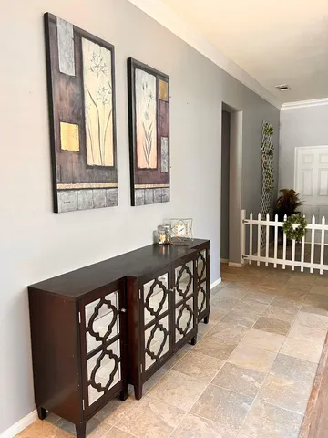 1685 Rose Avenue - Photo 4 of 12