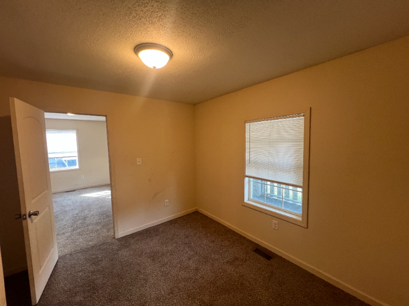 1349 E Walnut St - Photo 2 of 10