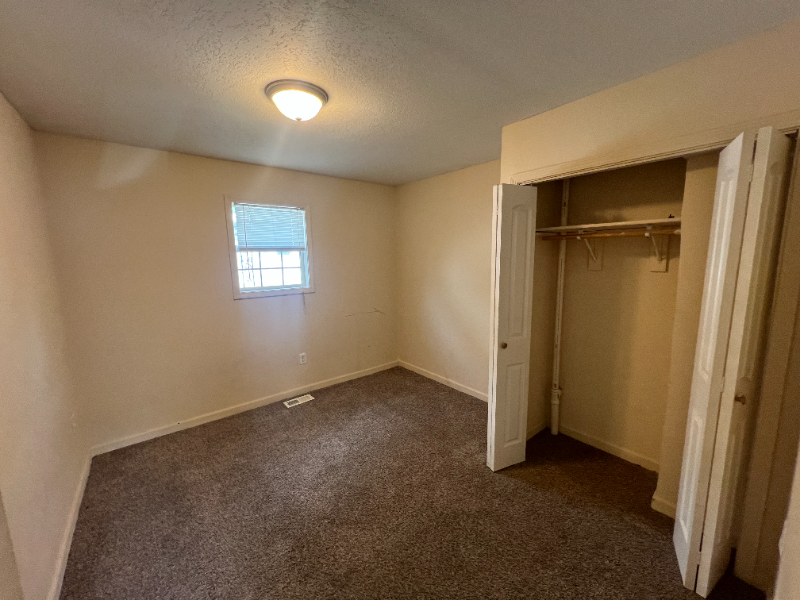 1349 E Walnut St - Photo 3 of 10