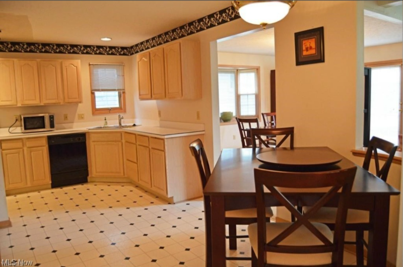 16548 Sunwood Oval - Photo 2 of 18