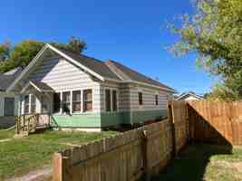 featured image of 406 S Chicago Ave