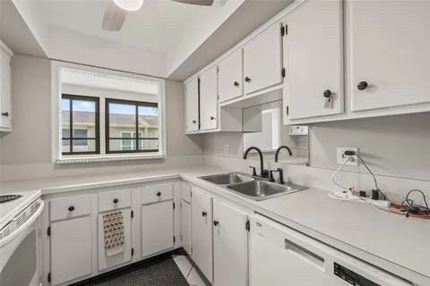 416 Windrush Bay Dr - Photo 7 of 17