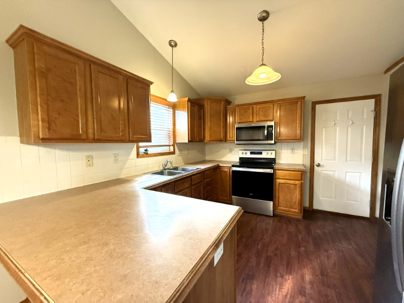 340 N Pitchers Court - Photo 4 of 20