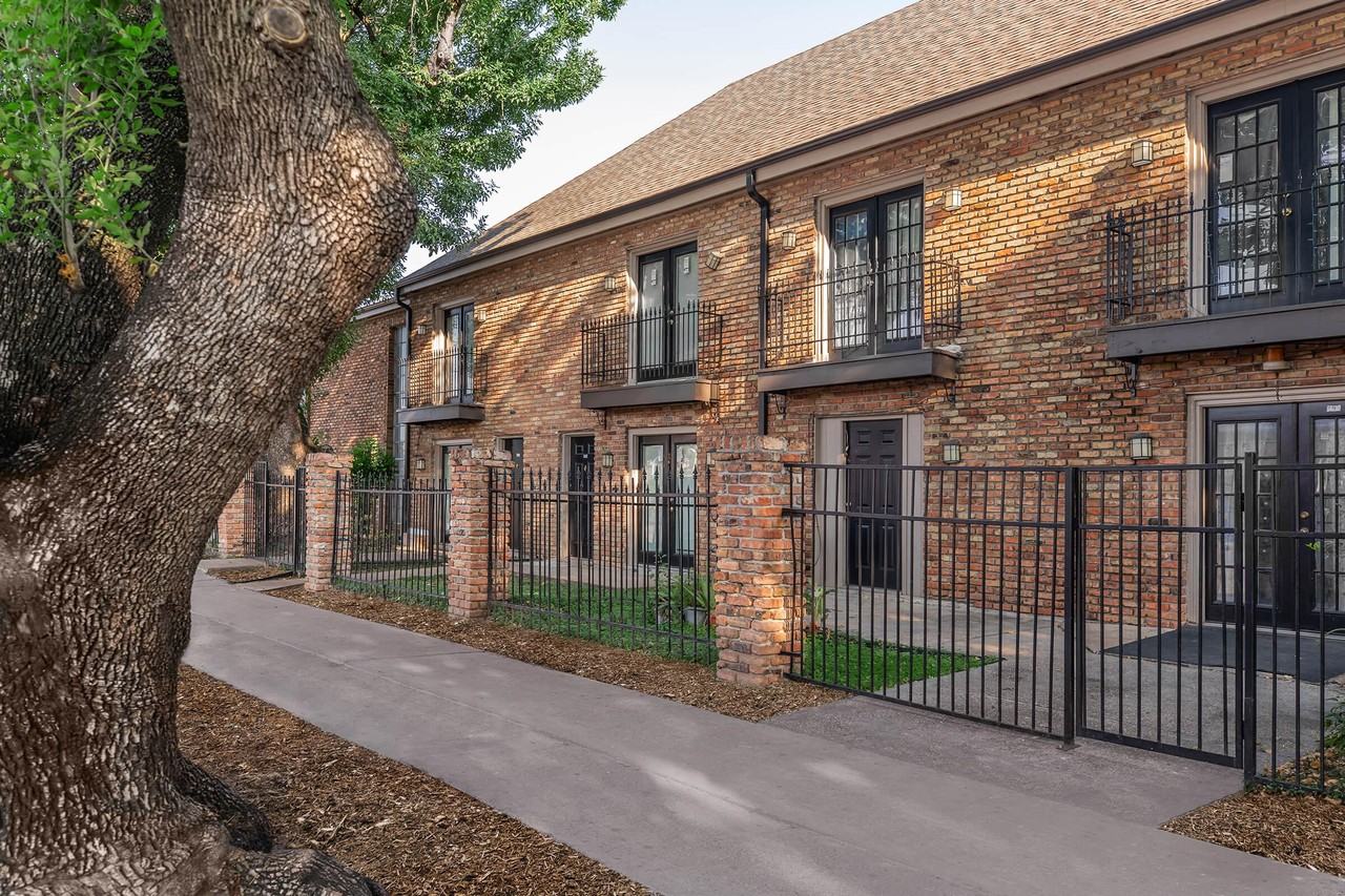 Ashley Square Apartments - Photo 2 of 34