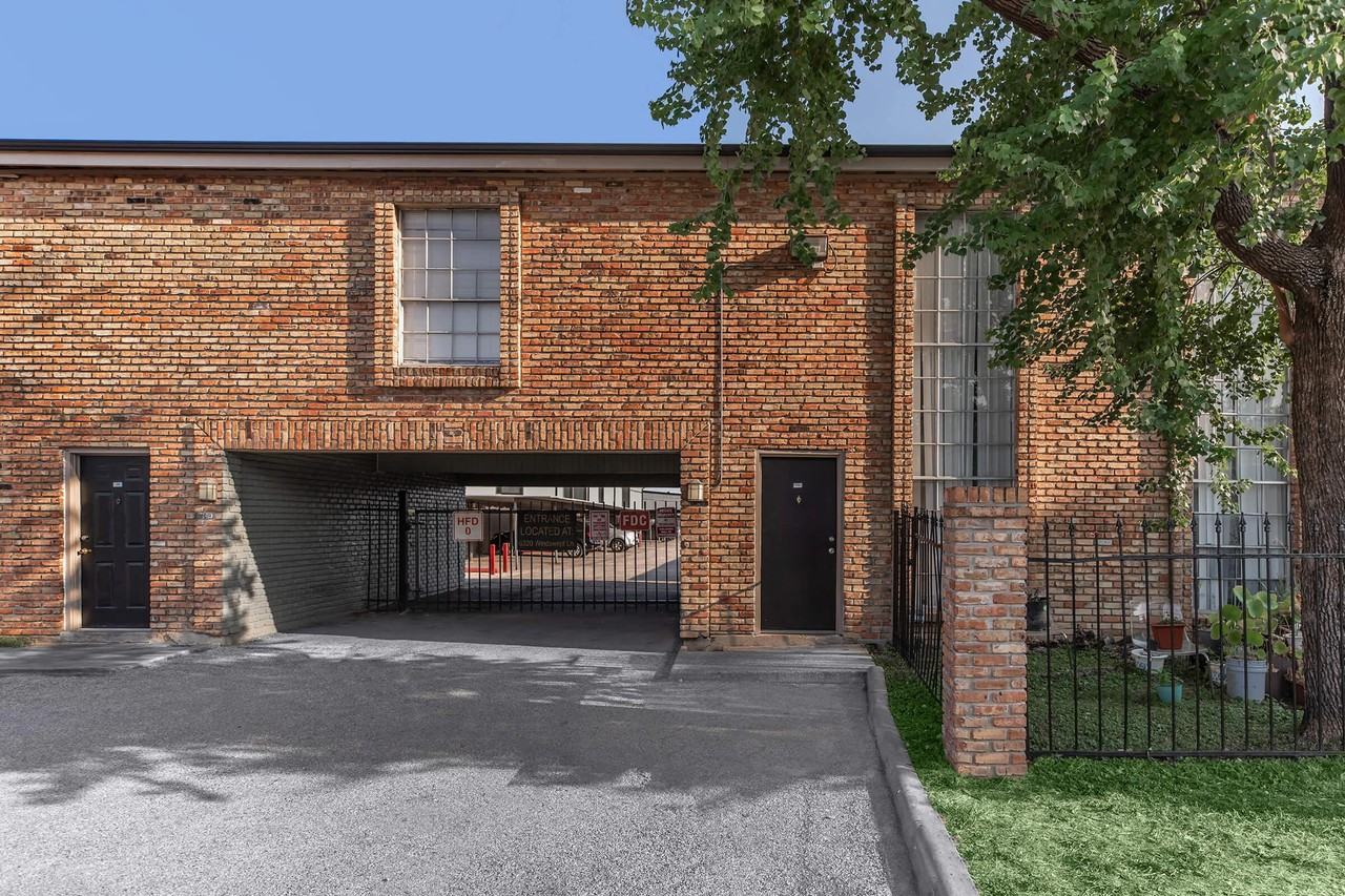 Ashley Square Apartments - Photo 5 of 34