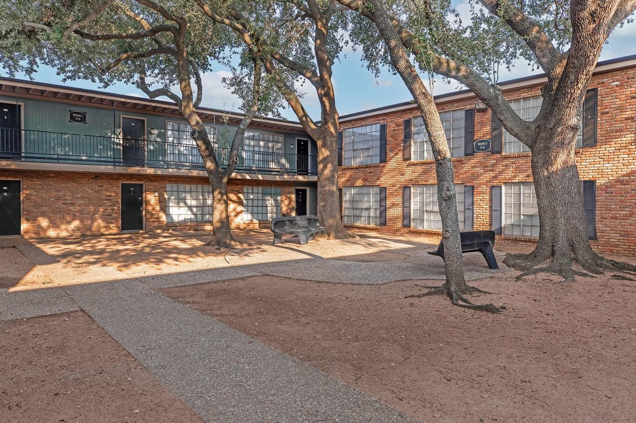 Ashley Square Apartments - Photo 6 of 34