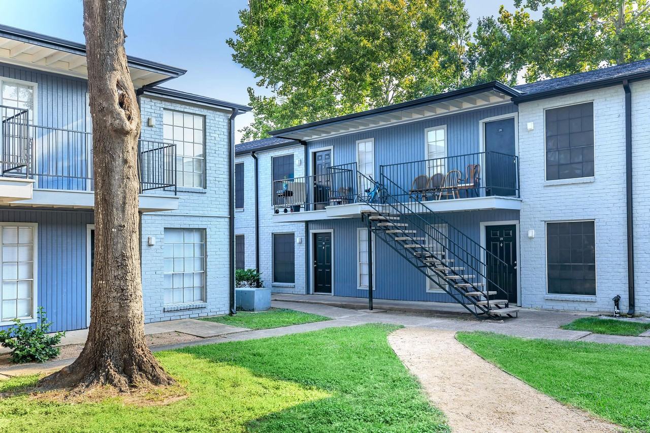 Colonial Woods Apartments - Photo 3 of 24