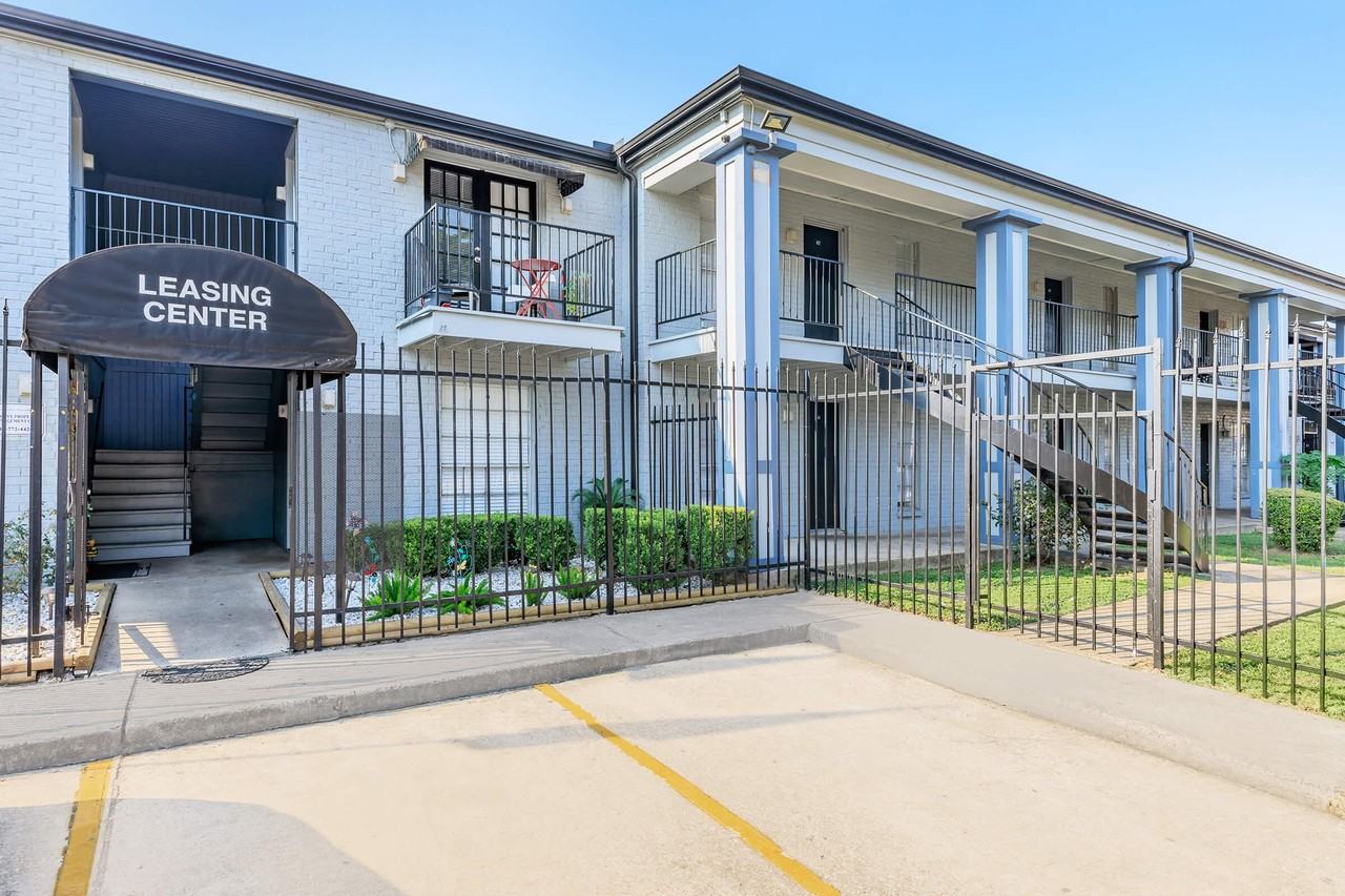 Colonial Woods Apartments - Photo 7 of 24