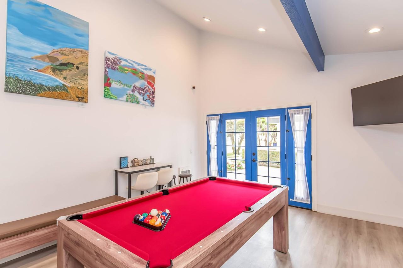 Beachfronter Townhome Apartments - Photo 3 of 50