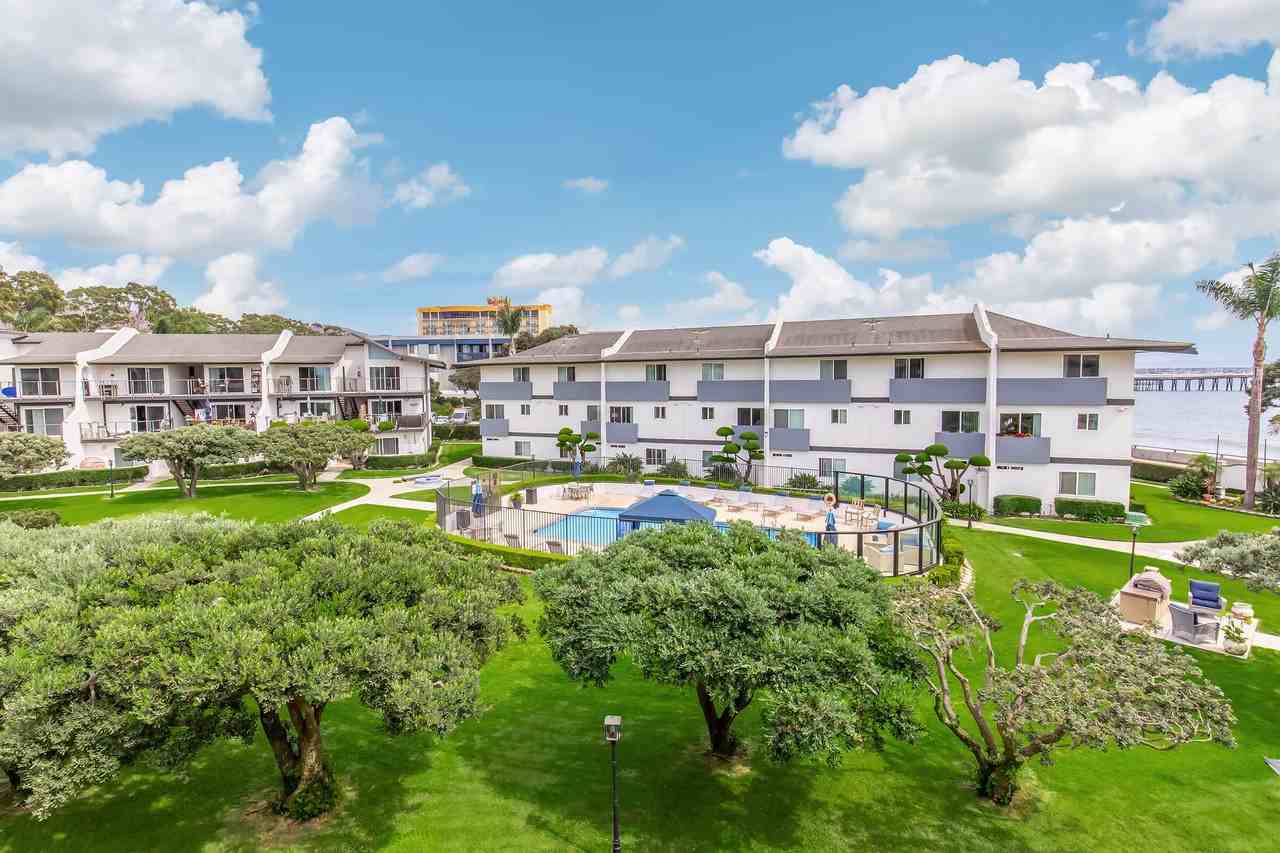 Beachfronter Townhome Apartments - Photo 4 of 50