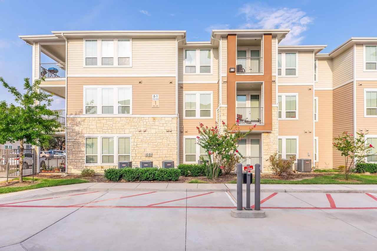 Green Oaks Apartments - Photo 3 of 35