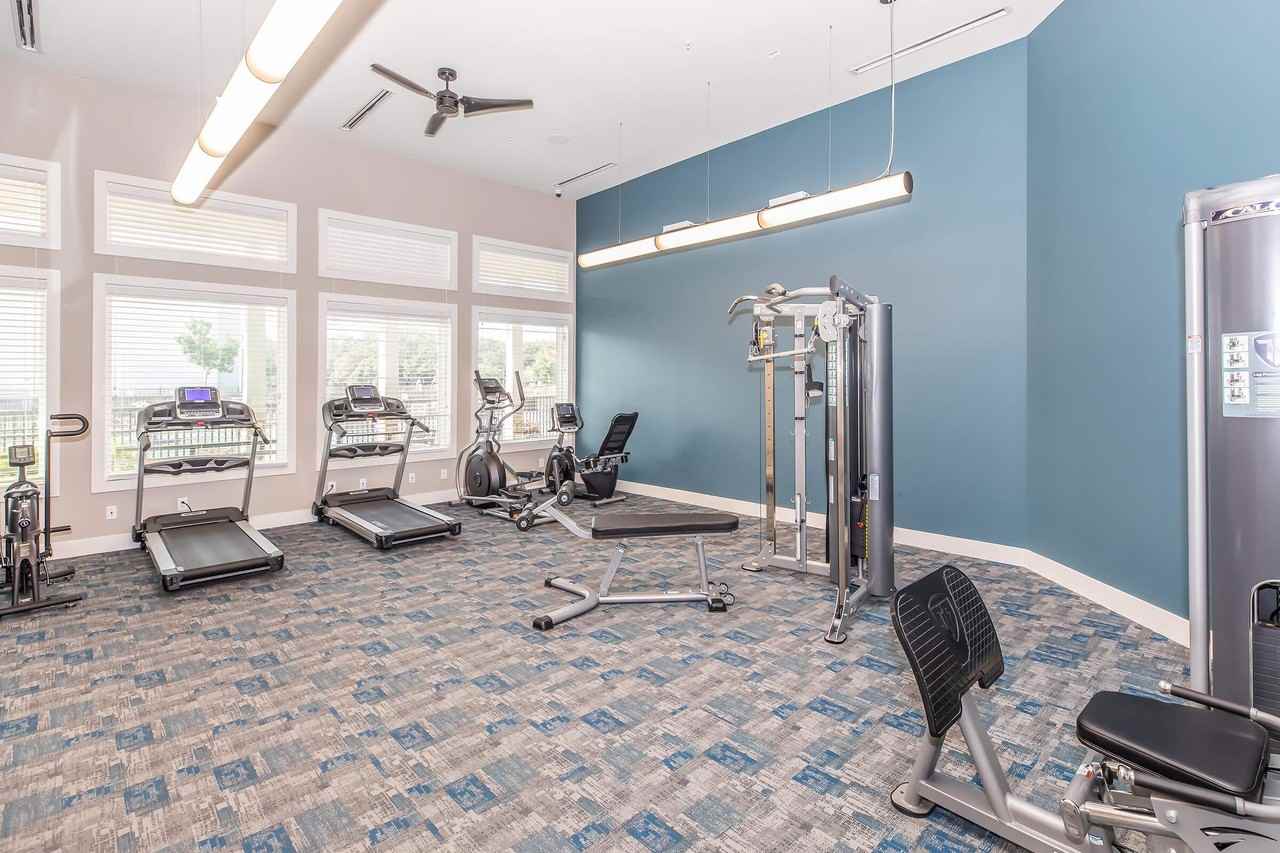 Green Oaks Apartments - Photo 4 of 35