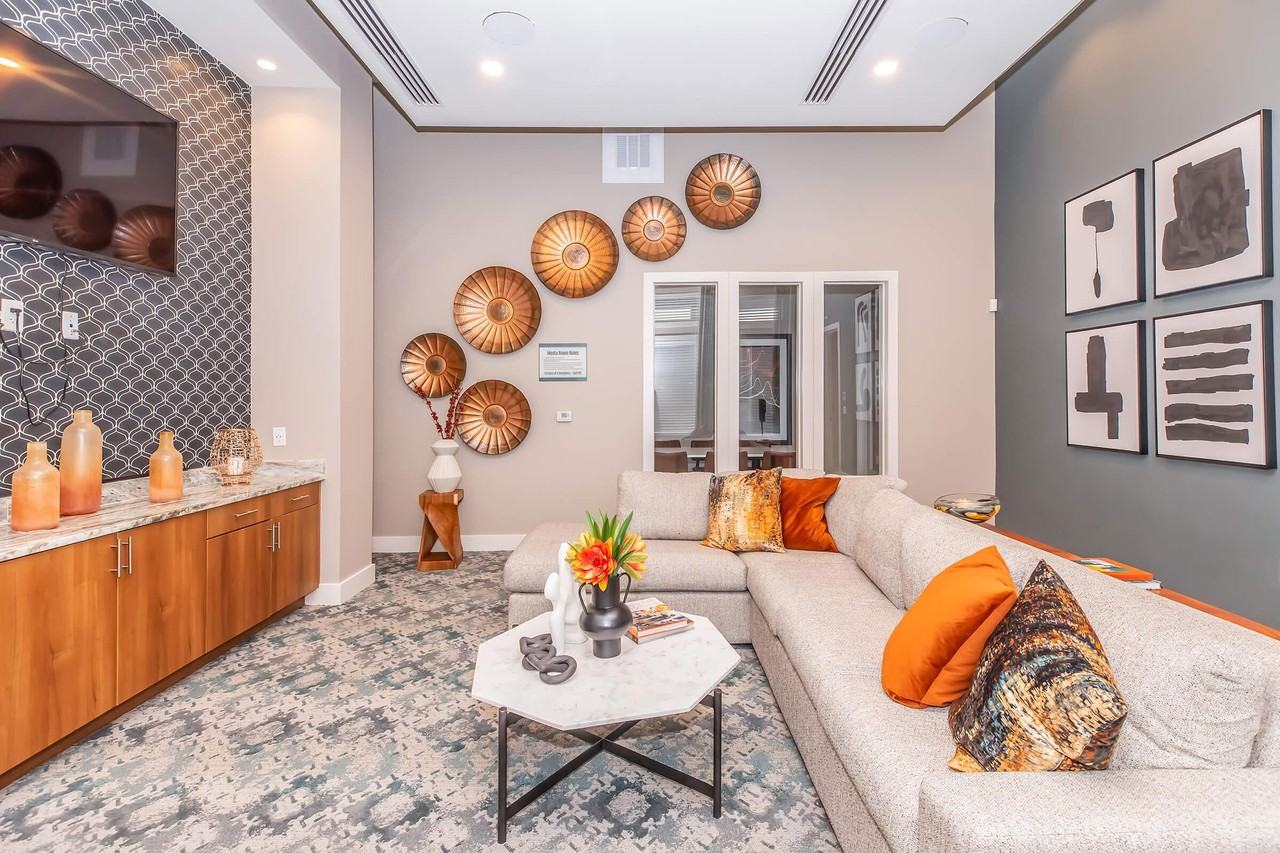 Green Oaks Apartments - Photo 7 of 35