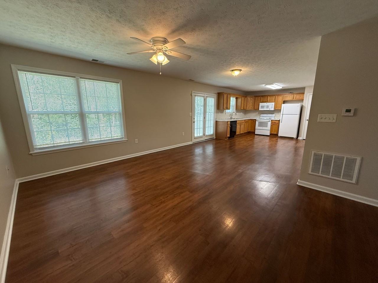 5014 Lea Ann Way - Photo 2 of 11