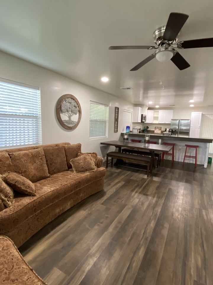 210 W E St #NA - Photo 3 of 28