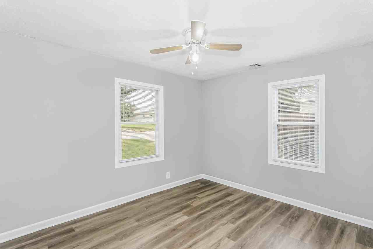 2925 E Maplewood Dr #NA - Photo 3 of 10