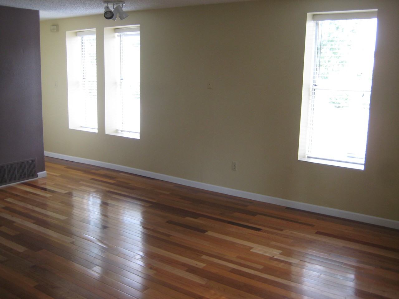 121 Lamar Ave #4 - Photo 2 of 14
