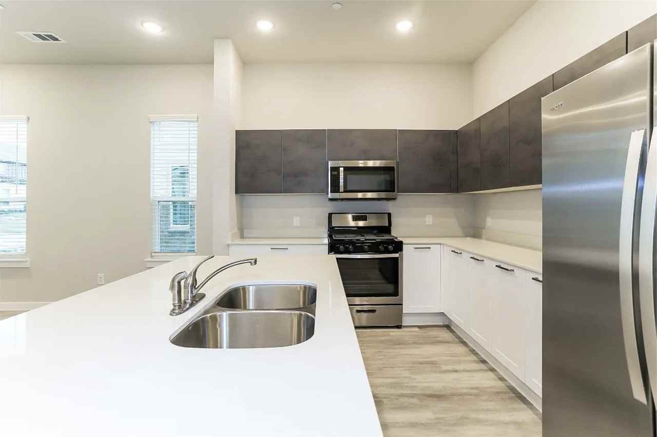 2432 Freshwater Lane - Photo 5 of 24