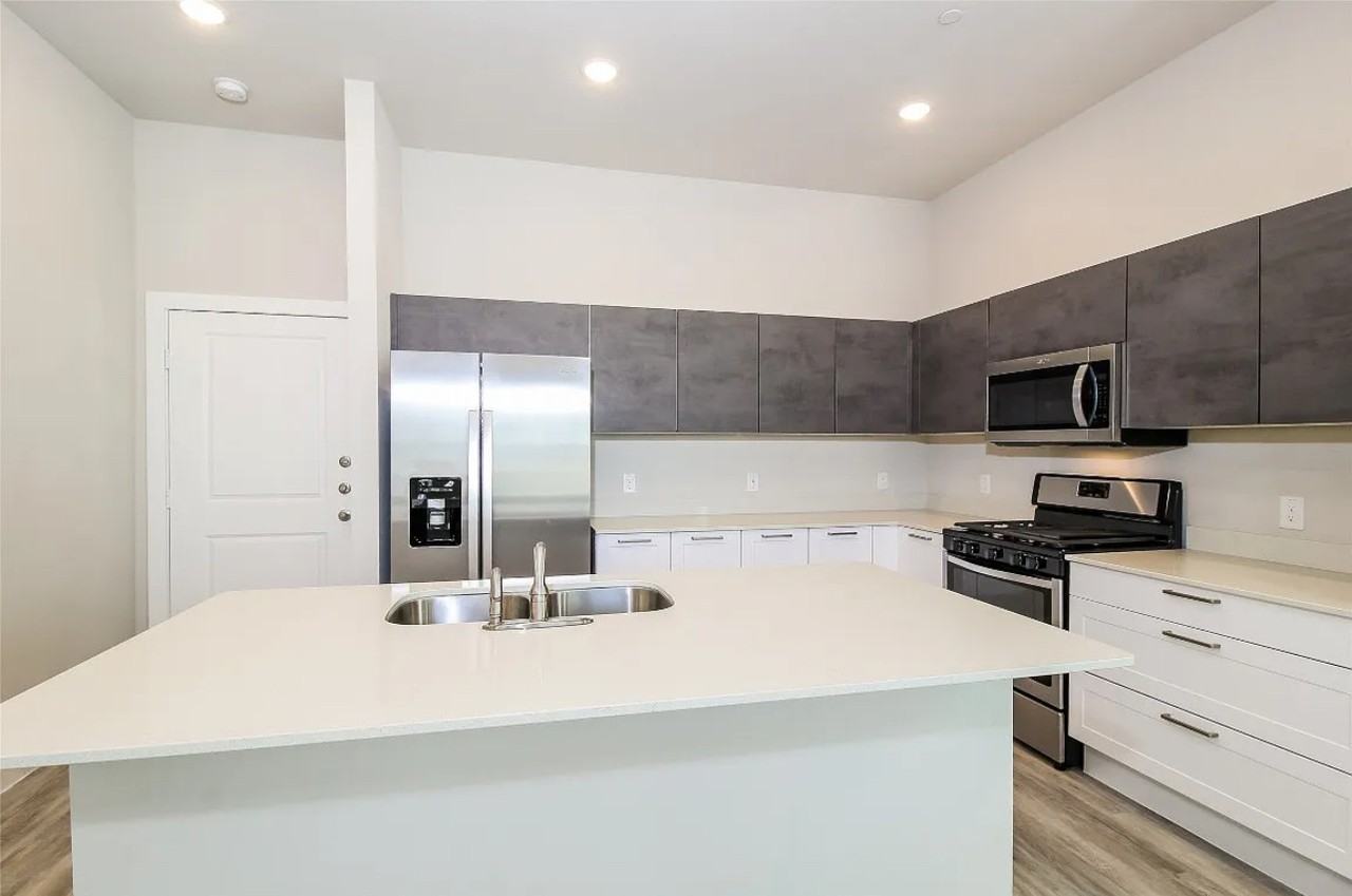 2432 Freshwater Lane - Photo 7 of 24