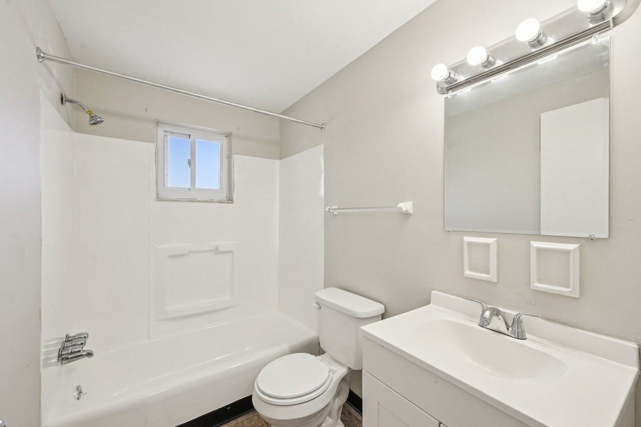 Worthington Court II - Photo 4 of 34
