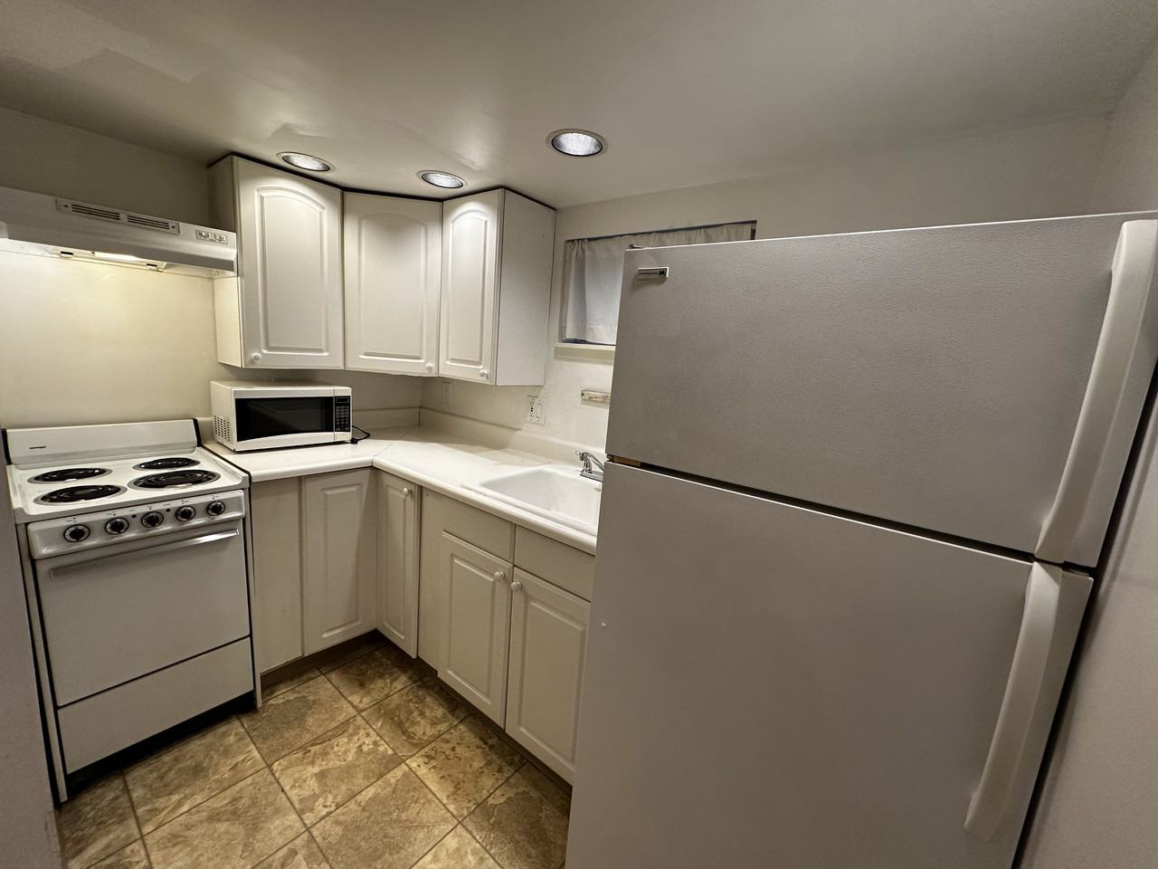 10541 Phinney Ave N #B - Photo 5 of 9