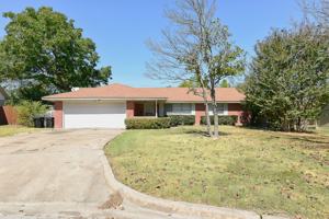 featured image of 1208 Yellowstone Dr