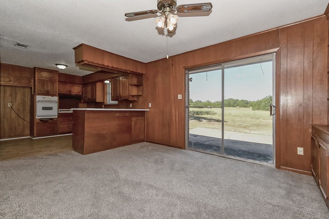 1208 Yellowstone Dr - Photo 4 of 40