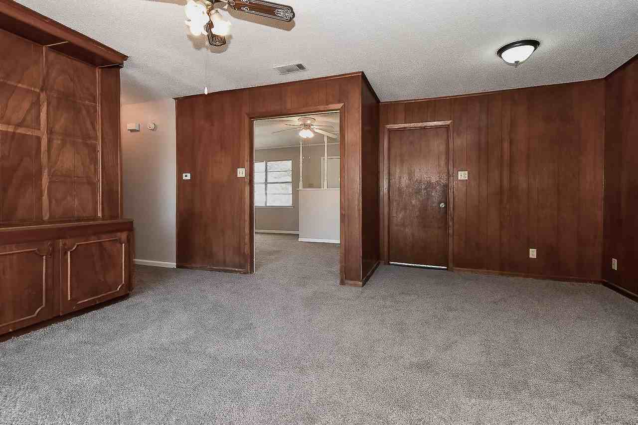 1208 Yellowstone Dr - Photo 5 of 40