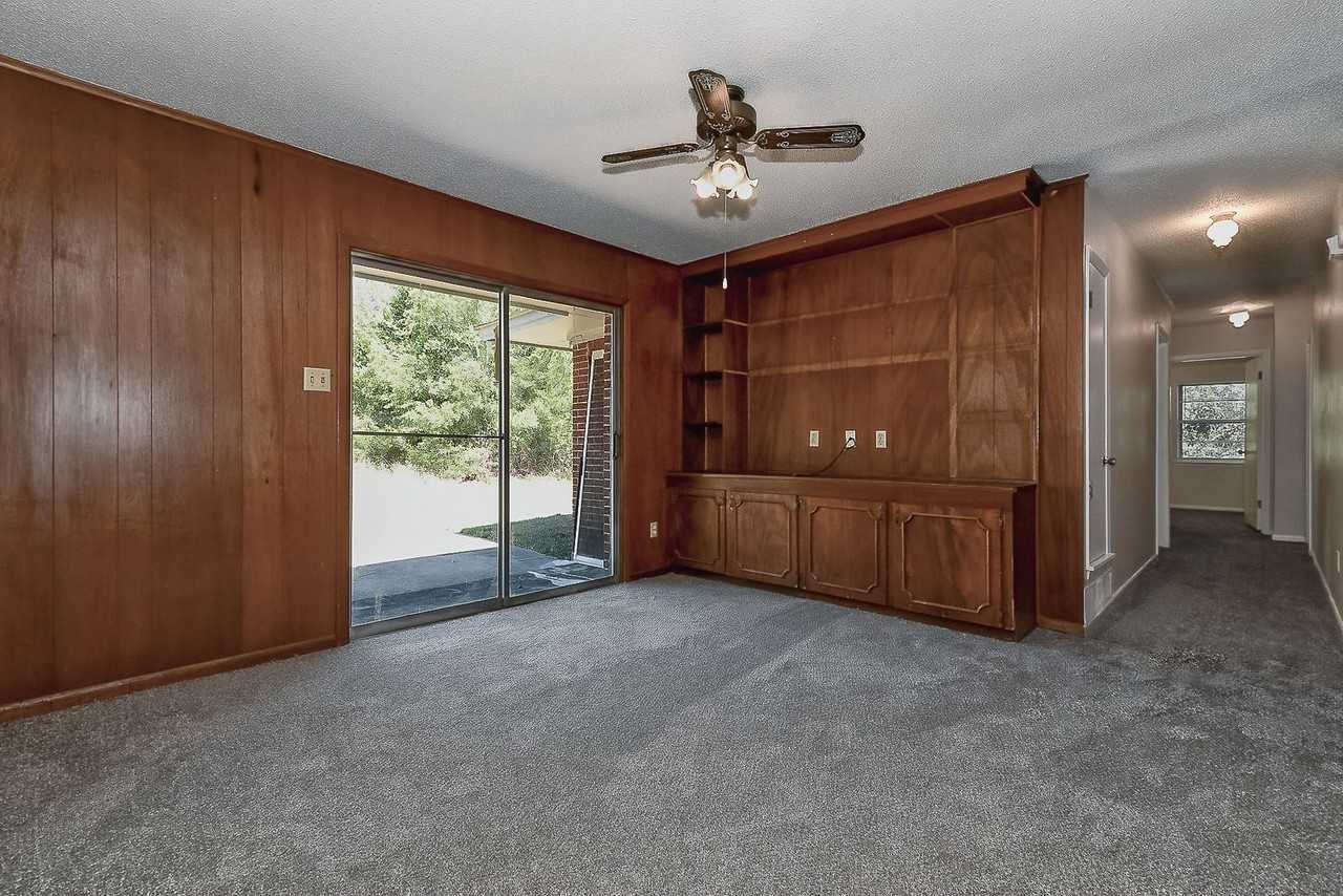 1208 Yellowstone Dr - Photo 7 of 40