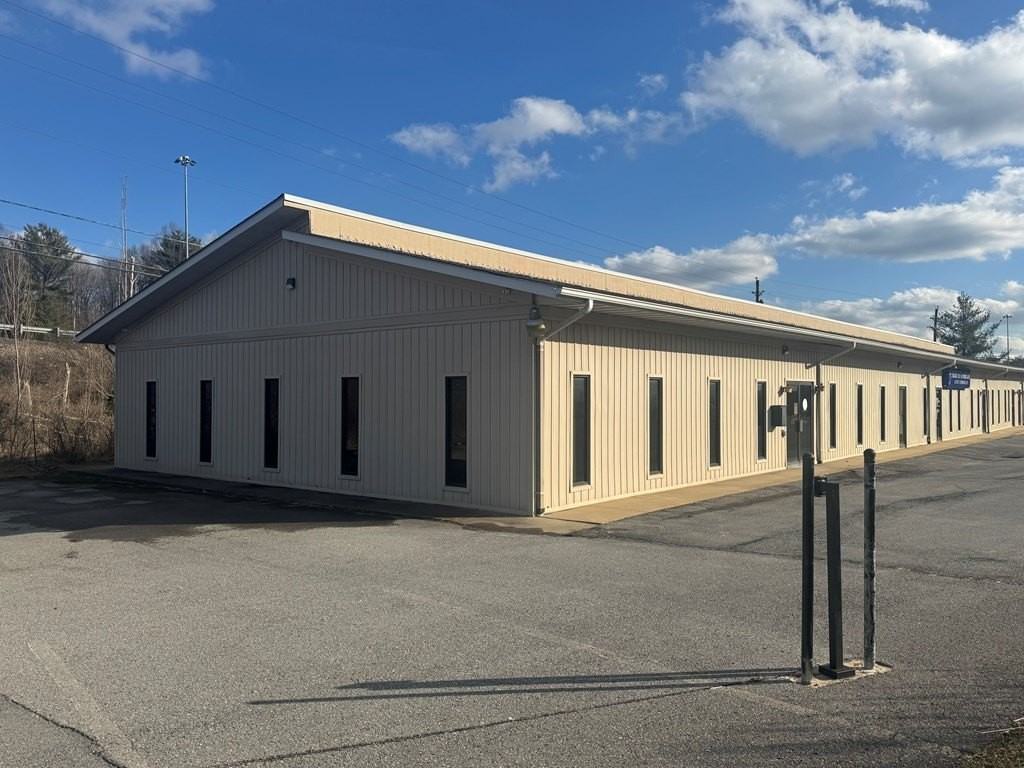 313 Harper Park Dr - Photo 3 of 13