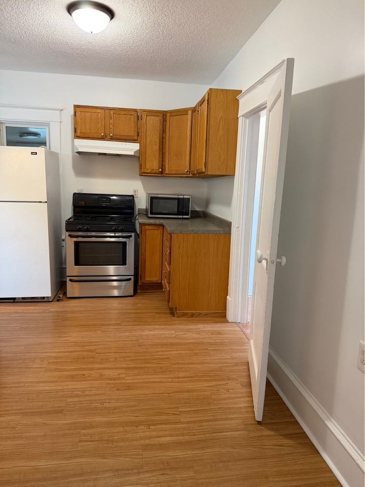 615 Taylor St NE - Photo 3 of 14