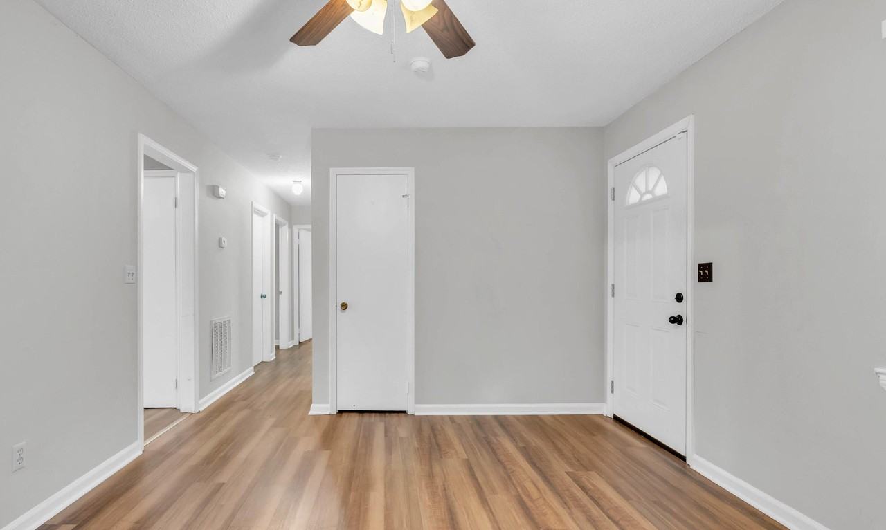 6923 Barter Dr - Photo 5 of 19