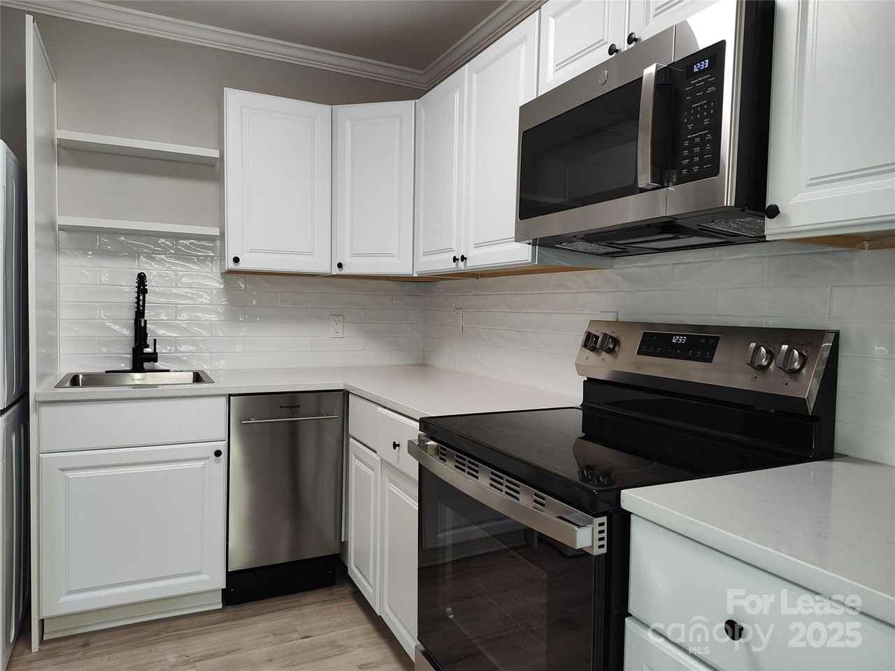 1239 Bose Ave - Photo 5 of 18