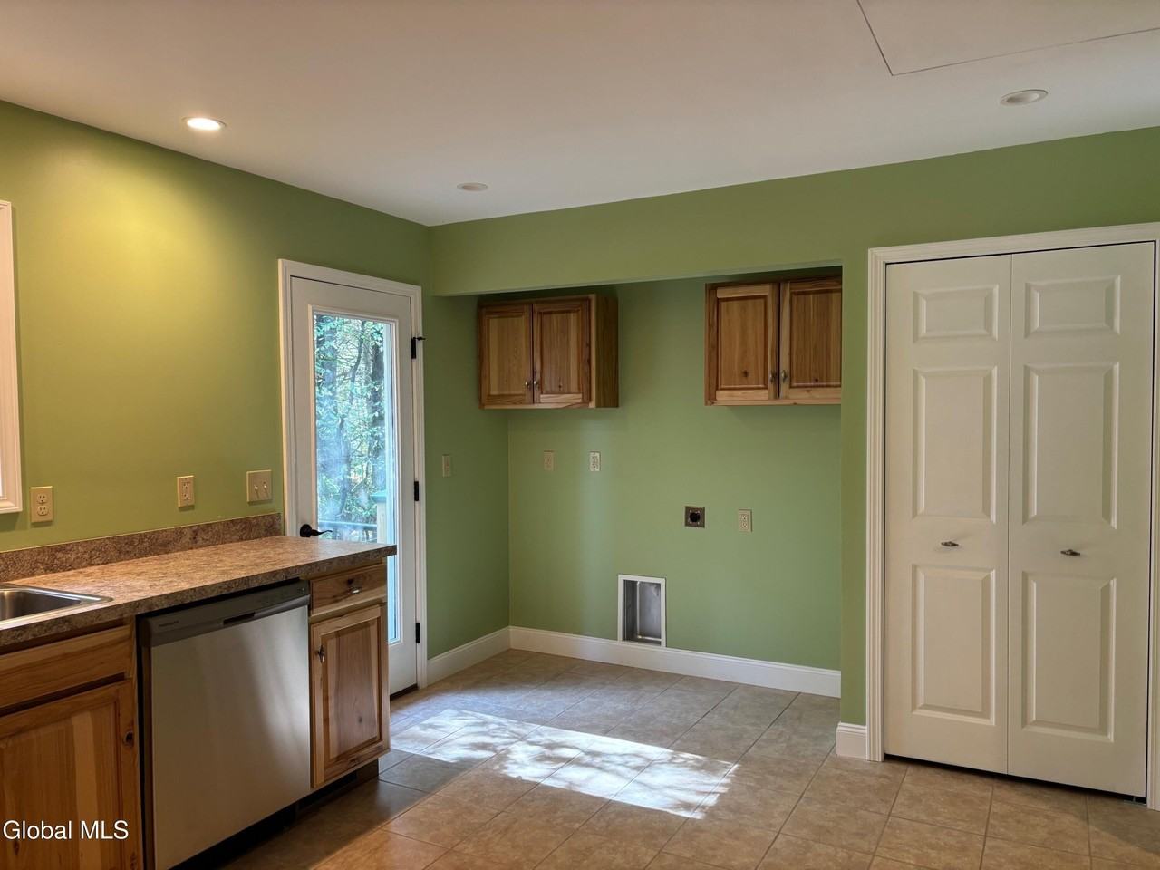 443 N Creek Rd - Photo 3 of 29