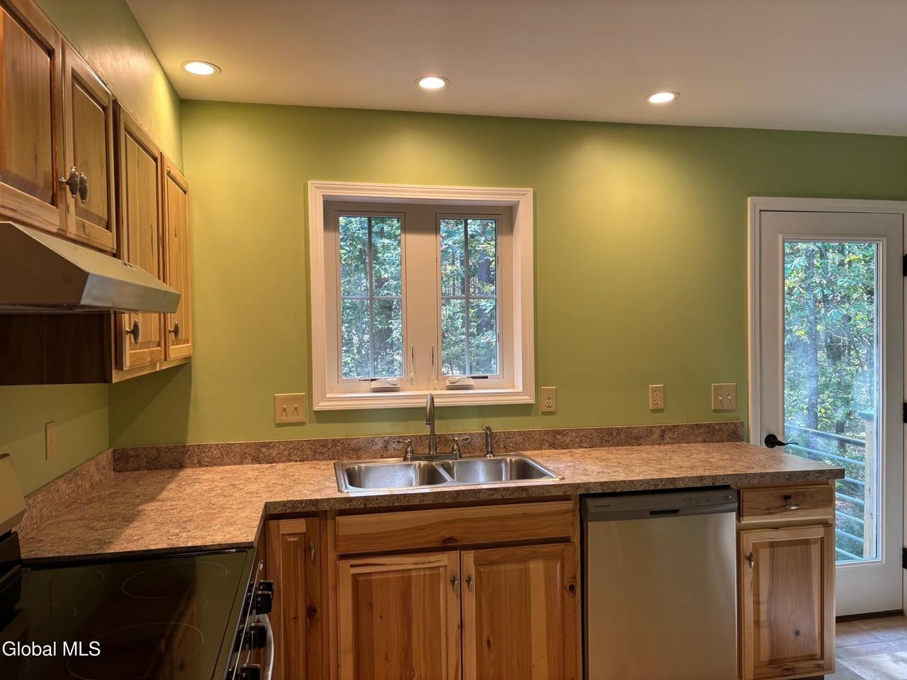 443 N Creek Rd - Photo 4 of 29