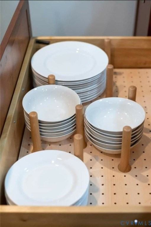 1605 Pump Rd - Photo 6 of 41