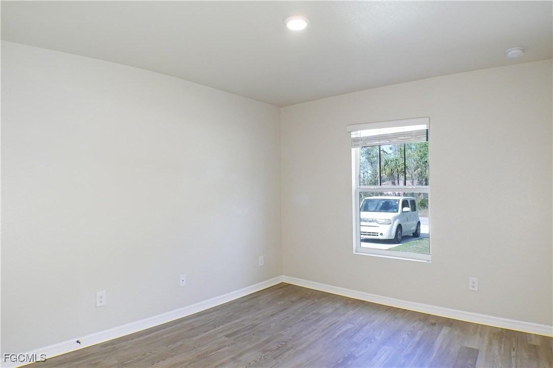 343 Reeves St - Photo 6 of 14