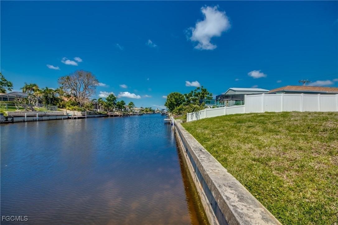 1438 Se 23rd St - Photo 2 of 19