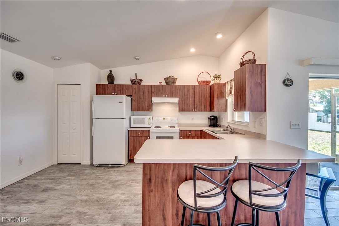 1438 Se 23rd St - Photo 4 of 19