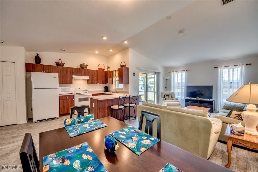 1438 Se 23rd St - Photo 5 of 19