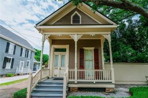 featured image of 209 S Cedar St