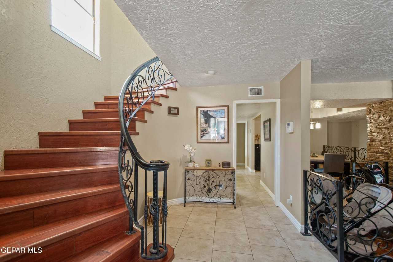 8614 Holmsley Trl - Photo 2 of 28