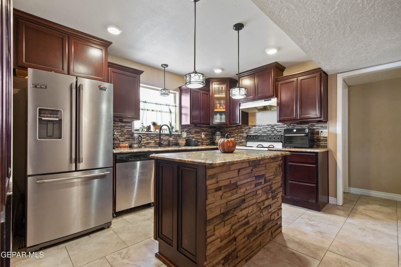 8614 Holmsley Trl - Photo 4 of 28