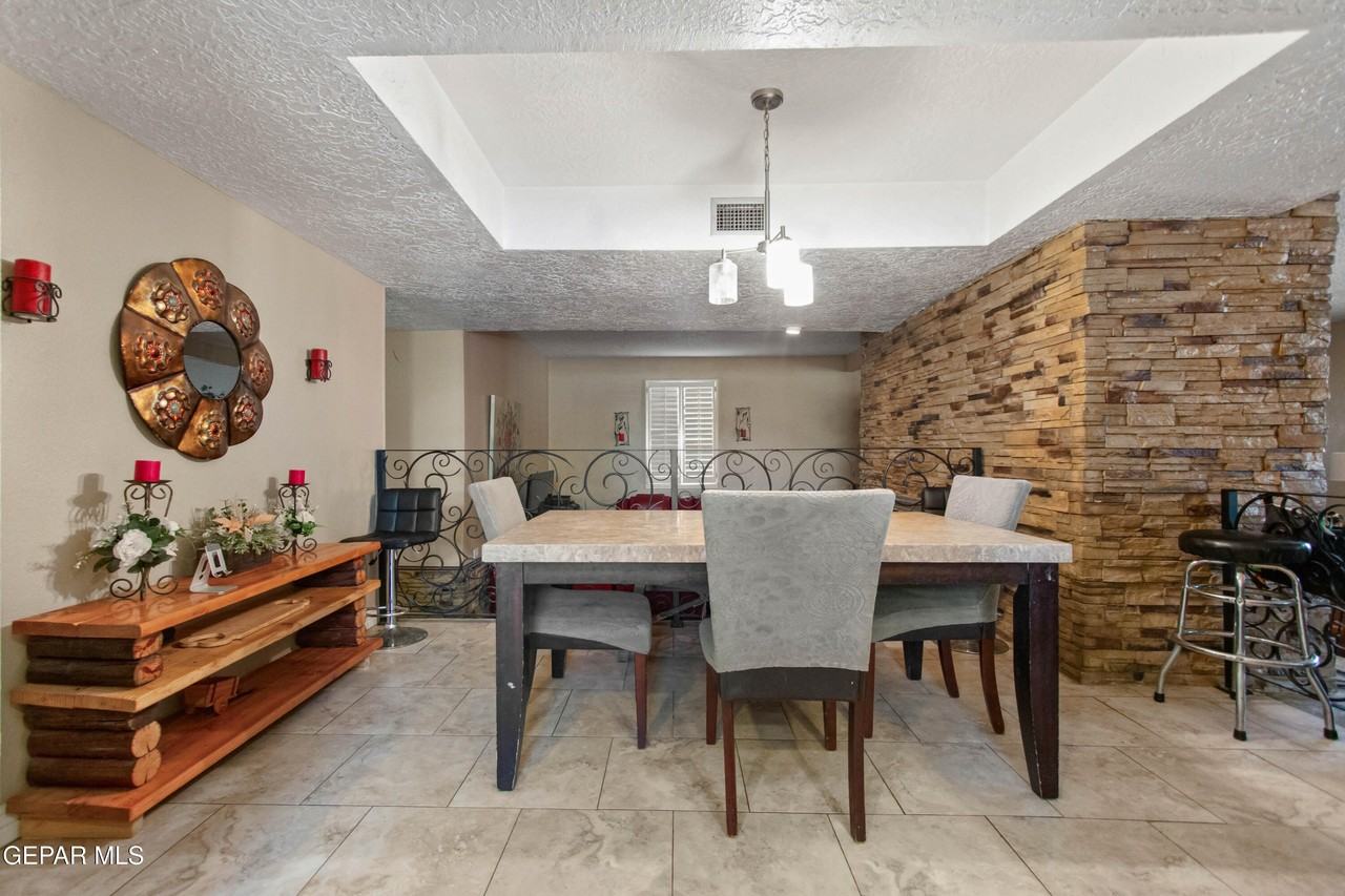 8614 Holmsley Trl - Photo 7 of 28