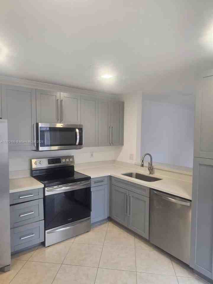 11047 Long Boat Dr - Photo 2 of 8