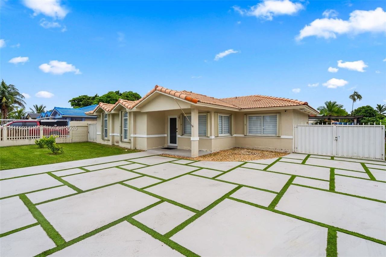 11380 Southwest 180th Street - Photo 2 of 8