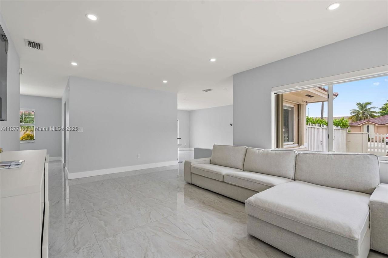 11380 Southwest 180th Street - Photo 3 of 8